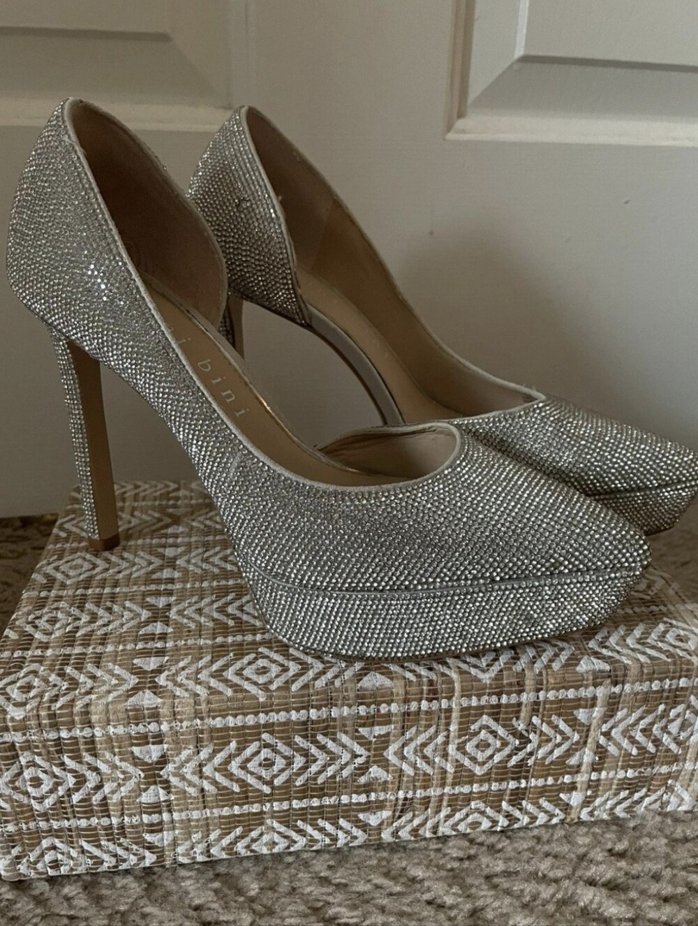 💕GORGEOUS Gianni Bini Silver Crystal Platform Stiletto Pumps💕